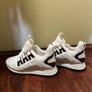 Louis Vuitton Women’s White & Monogram Runaway Sneaker size 38